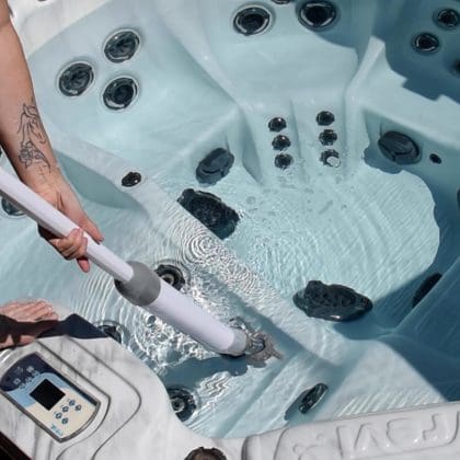 Spa and small pool manual vacuum